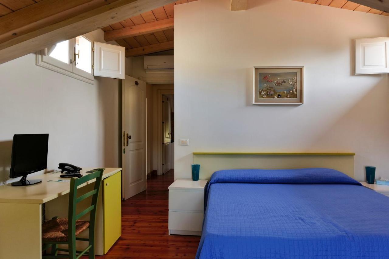 Hotel Club I Pini - Residenza D'Epoca In Versilia 利多迪卡马约雷 外观 照片