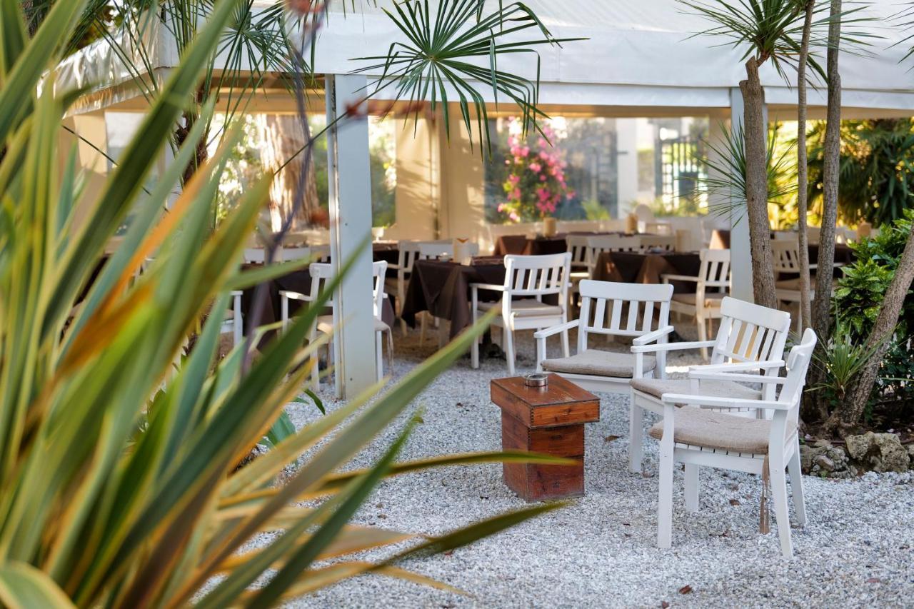Hotel Club I Pini - Residenza D'Epoca In Versilia 利多迪卡马约雷 外观 照片