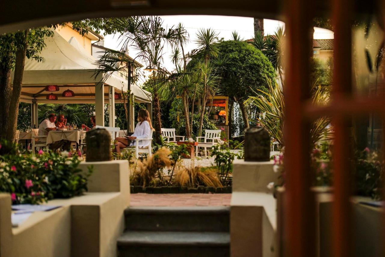 Hotel Club I Pini - Residenza D'Epoca In Versilia 利多迪卡马约雷 外观 照片