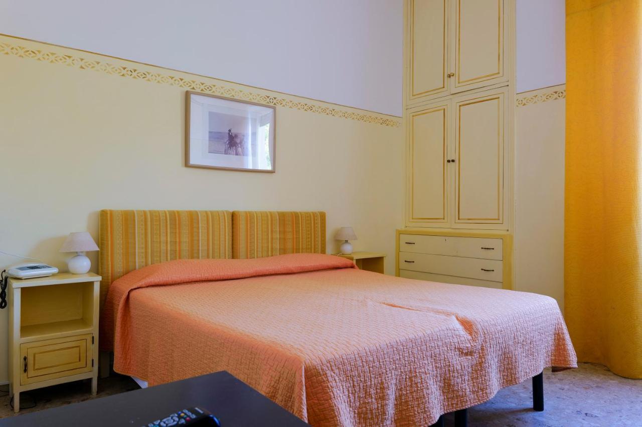 Hotel Club I Pini - Residenza D'Epoca In Versilia 利多迪卡马约雷 外观 照片
