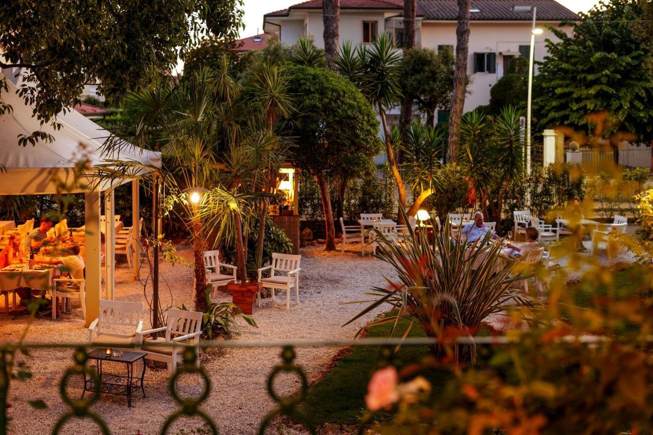 Hotel Club I Pini - Residenza D'Epoca In Versilia 利多迪卡马约雷 外观 照片