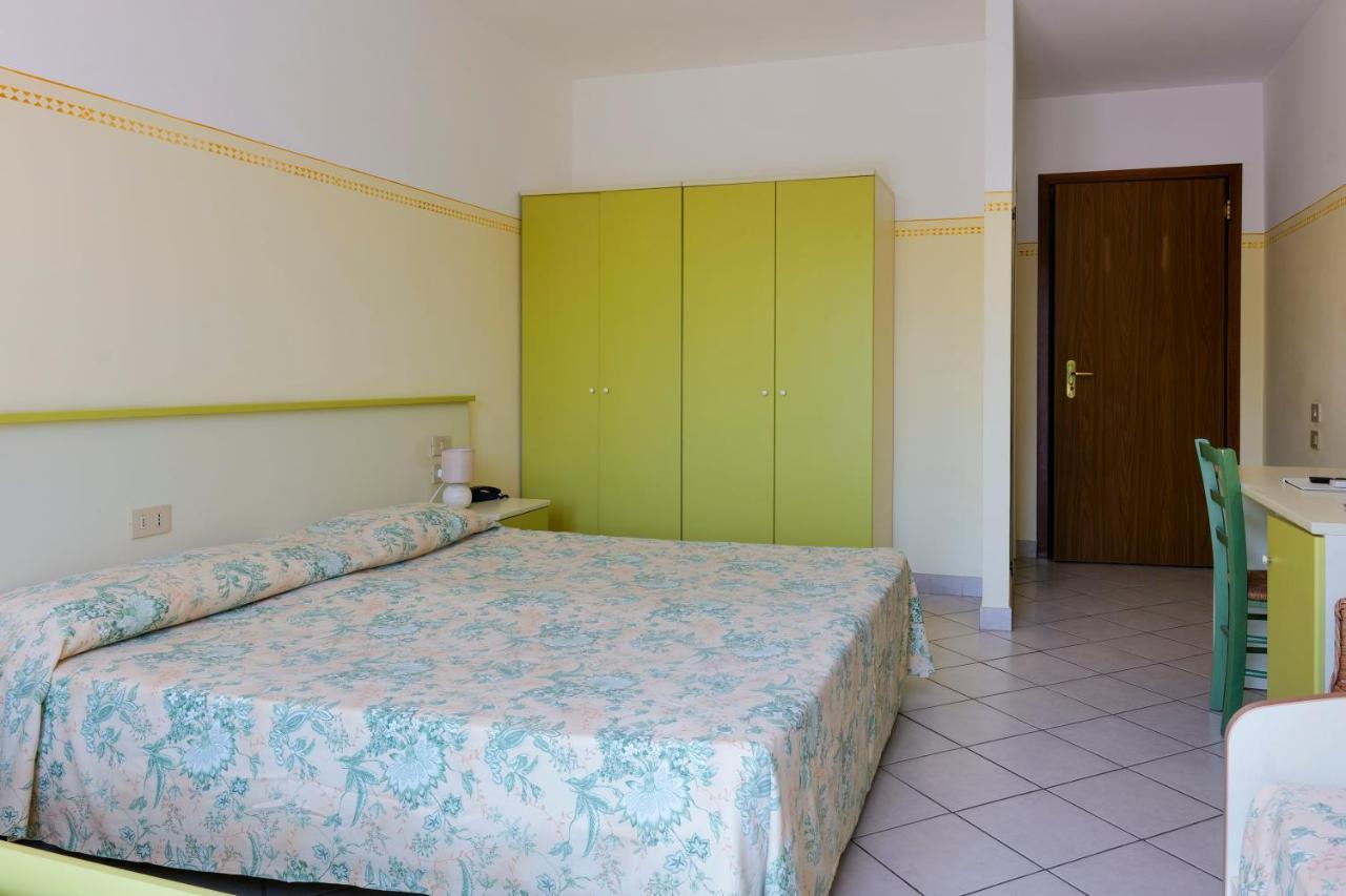 Hotel Club I Pini - Residenza D'Epoca In Versilia 利多迪卡马约雷 外观 照片