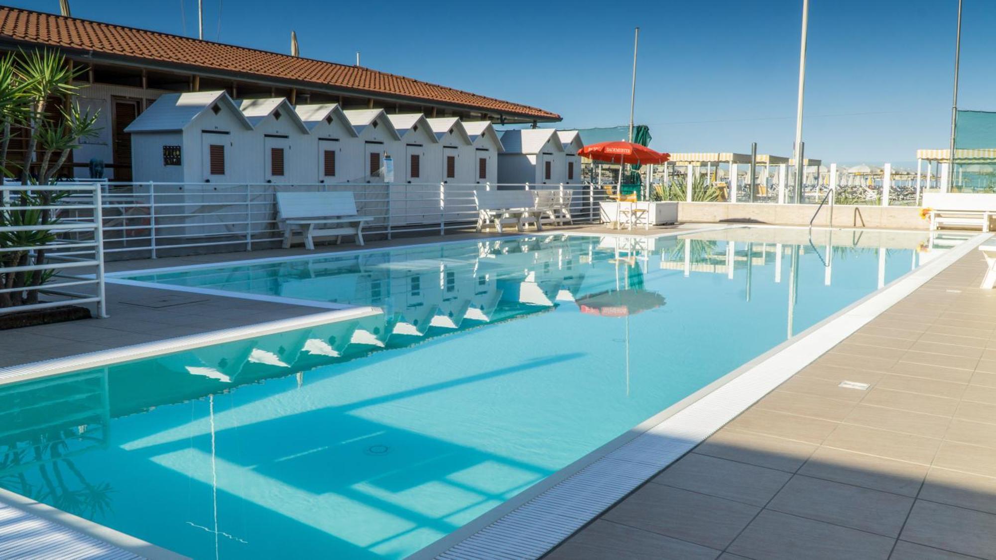 Hotel Club I Pini - Residenza D'Epoca In Versilia 利多迪卡马约雷 外观 照片